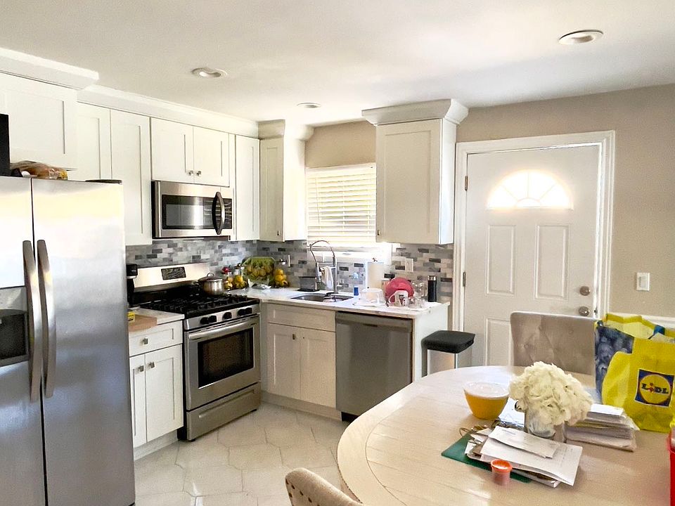 1st image of 377 Bartlett Ave Floor 1