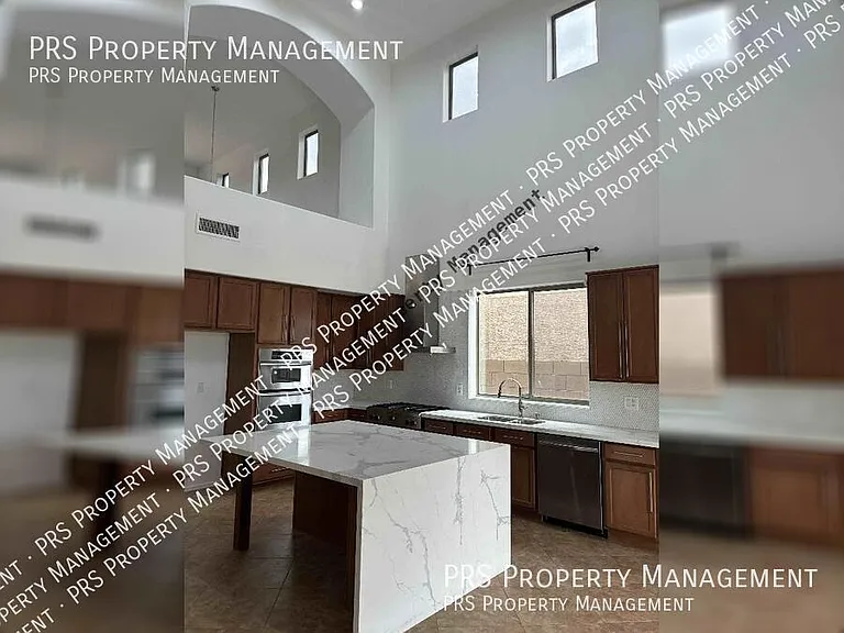 2741 W Redwood Ln — Photo 6