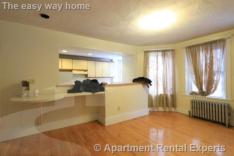 1st image of 8 Craigie Cir APT 6