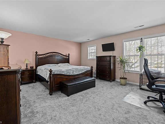 5th image of 184 Townpark Dr