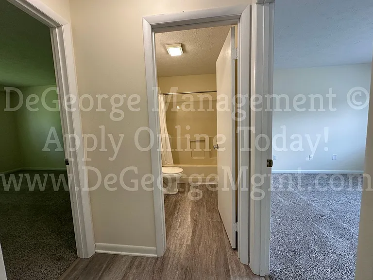 Parkway Apartments — Photo 35