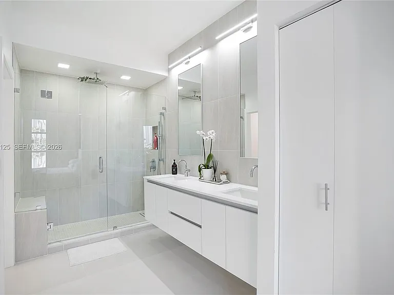 19101 NE 36th Ct #111 — Photo 29