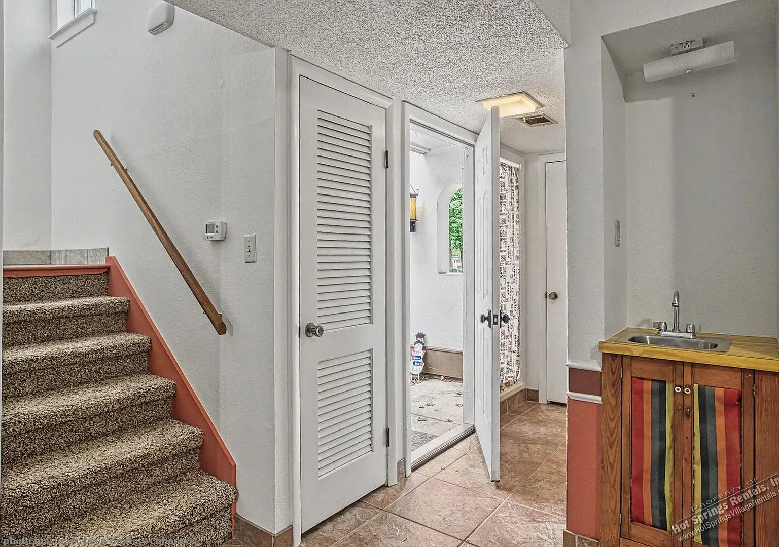 Two level Townhome in DeSoto Courts — Photo 4
