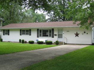 2004 Grant Ave, Charleston, IL 61920