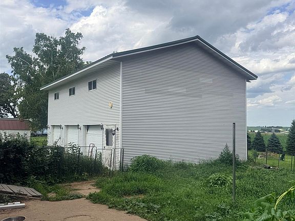 3rd image of 206 Becker Ave