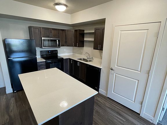 3rd image of 1550 S State St #1B-1Ba-788Sqft