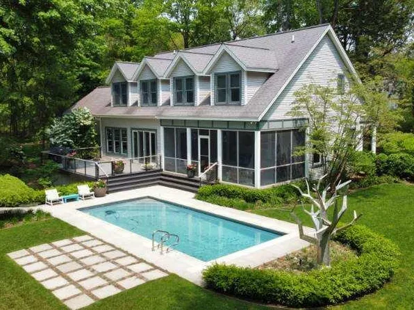 2318 Forest Trail Cir, Fennville, MI 49408