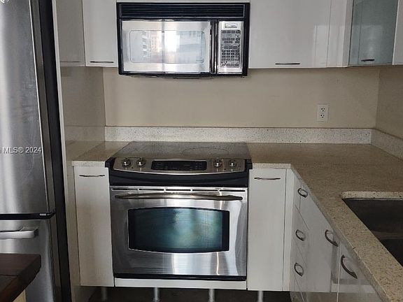 5th image of 133 NE 2nd Ave APT 411