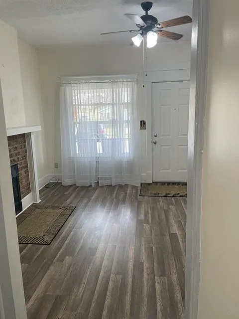 420 Lawrence Ave — Photo 3