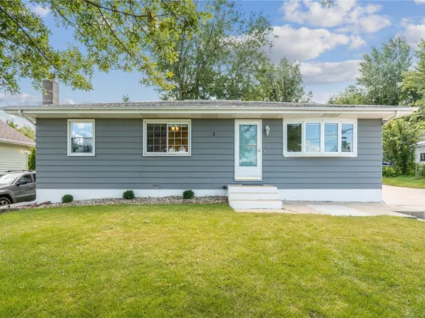 223 26th Ave SW, Cedar Rapids, IA 52404