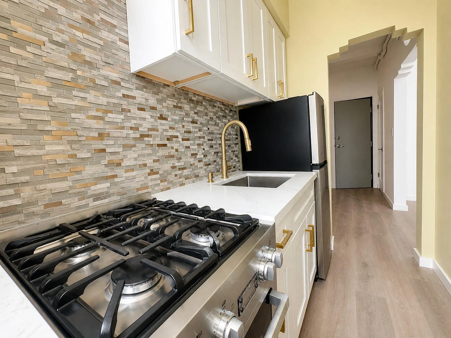 1 bed, 1.0 bath, 325 sqft, $1,850 — Photo 3