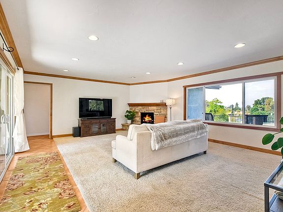 2nd image of 444 Beaumont Dr