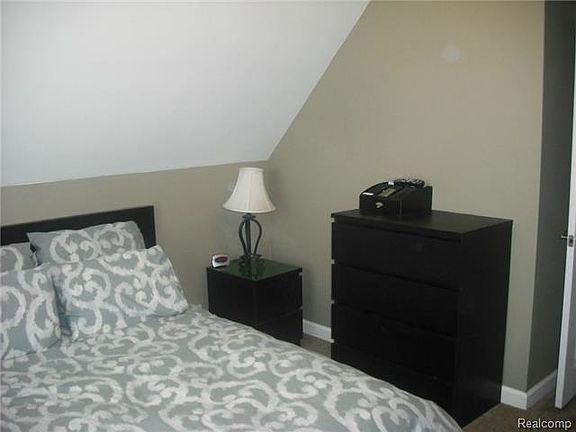5th image of 2470 Woodward Hts