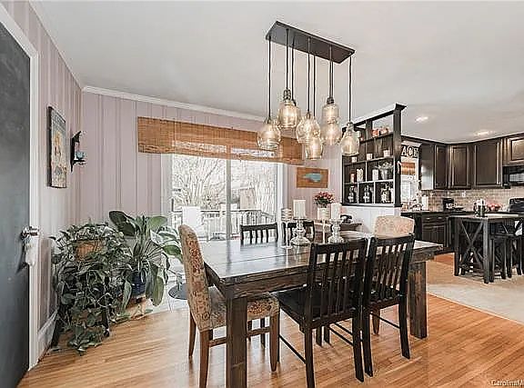3rd image of 1813 Sandhurst Dr