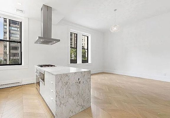 3rd image of 201 E 71st St #D2