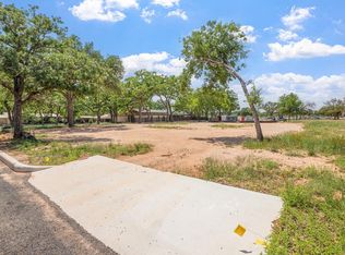 210 Woodcrest St, Fredericksburg, TX 78624