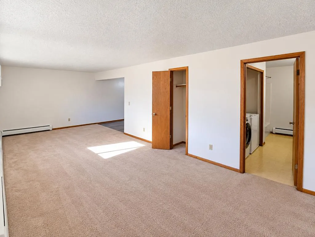 1501 3rd Ave NE — Photo 3