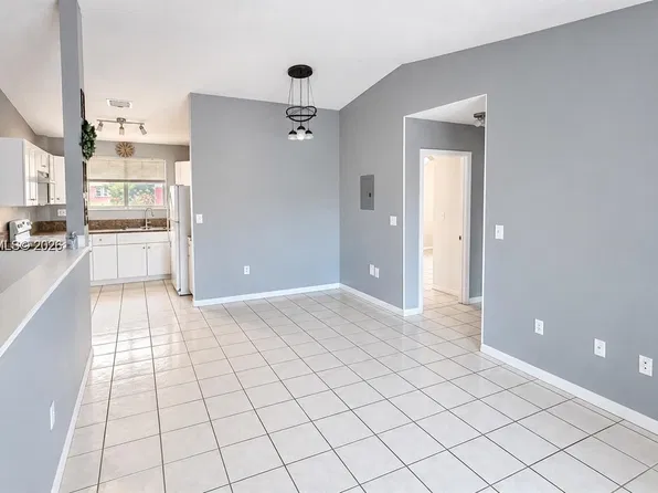 5800 W 18th Ln APT 205, Hialeah, FL 33012