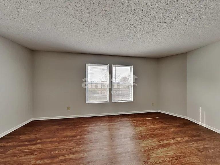 2120 Bridlewood Dr — Photo 9
