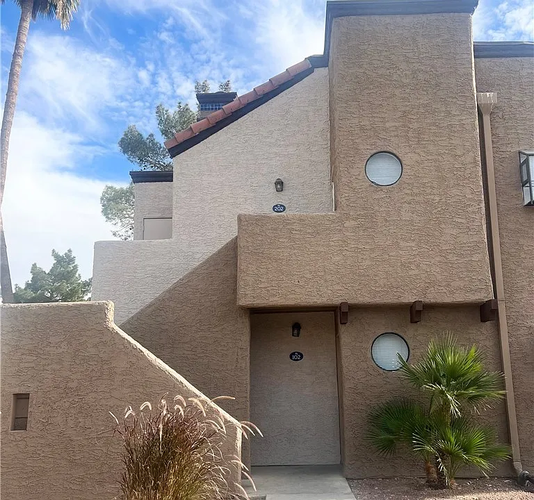 2989 Juniper Hills Blvd #102