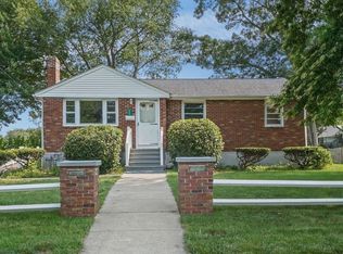 111 Crestfield Dr, Brockton, MA 02302