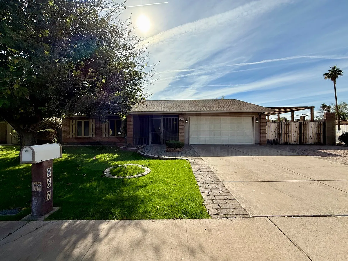 3 bed, 2.0 bath, 1466 sqft, $2,499 — Photo 3