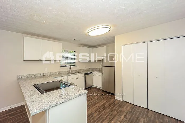 3 bed, 2.0 bath, 1524 sqft, $1,745 — Photo 3