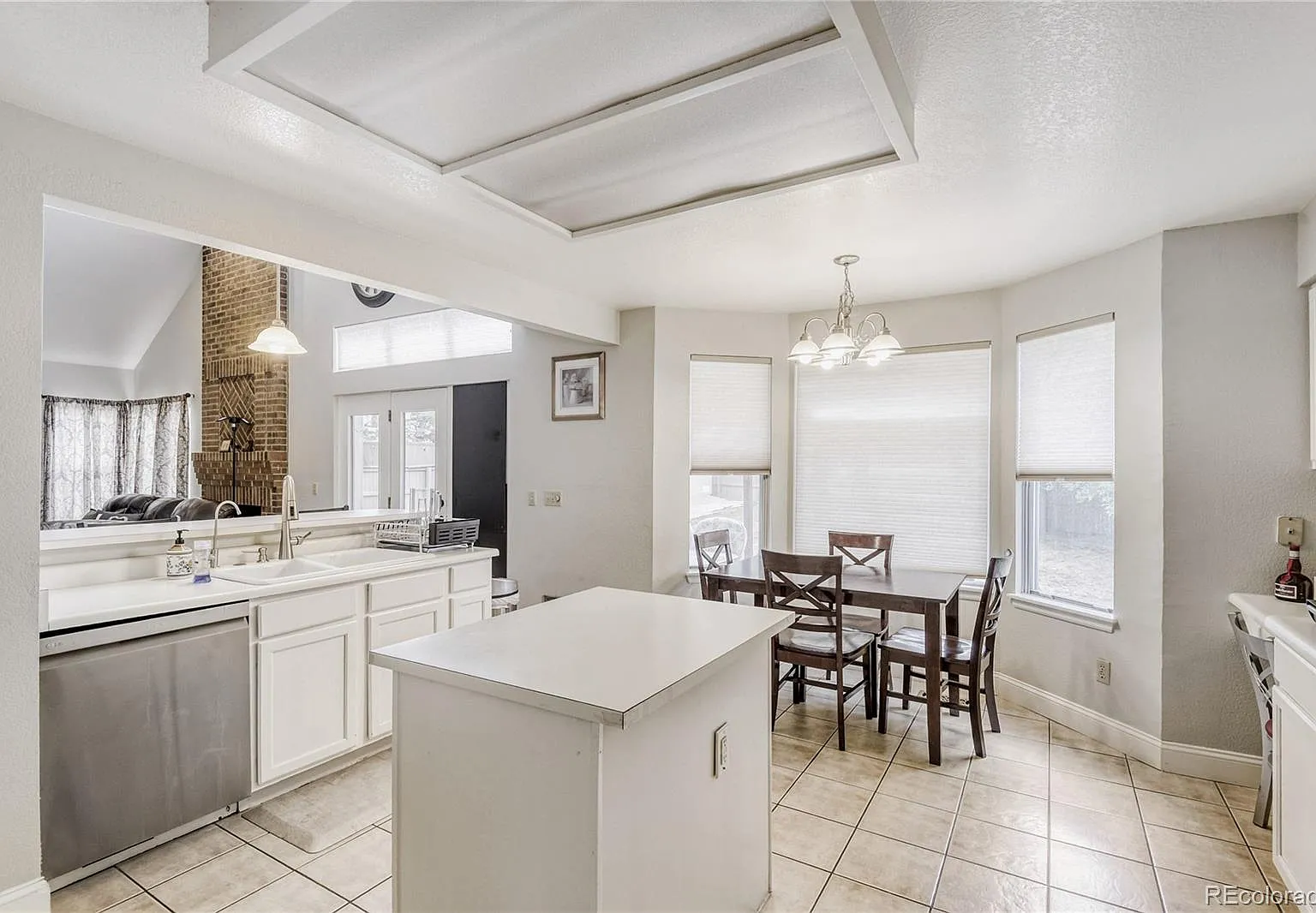 4 bed, 3.0 bath, 2369 sqft, $3,595 — Photo 3