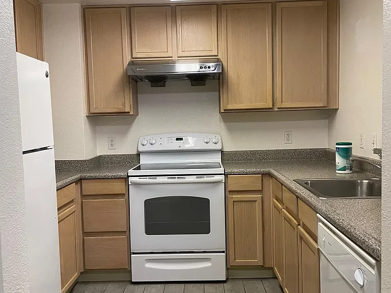 555 10th St #107 — Photo 9