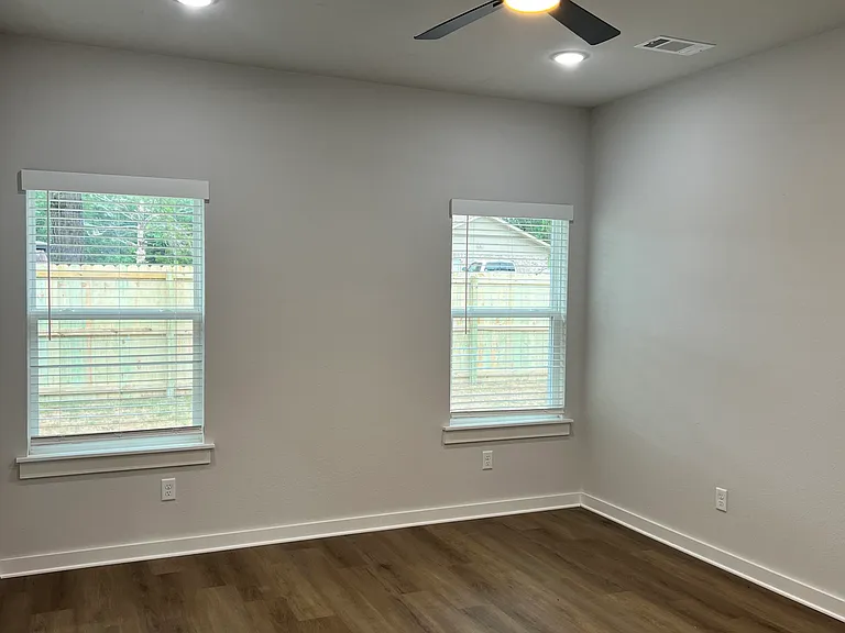 502 Cosmos St — Photo 8