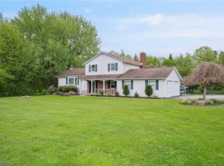 10471 Meadowhurst Ln, Chardon, OH 44024