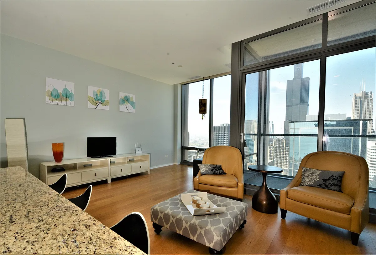 Building Photo - 65 E Monroe St #4503