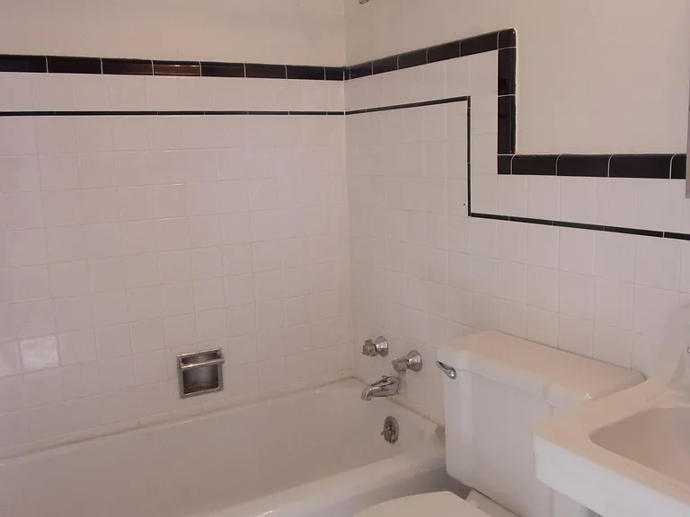1065 N Pearl St #208 — Photo 4