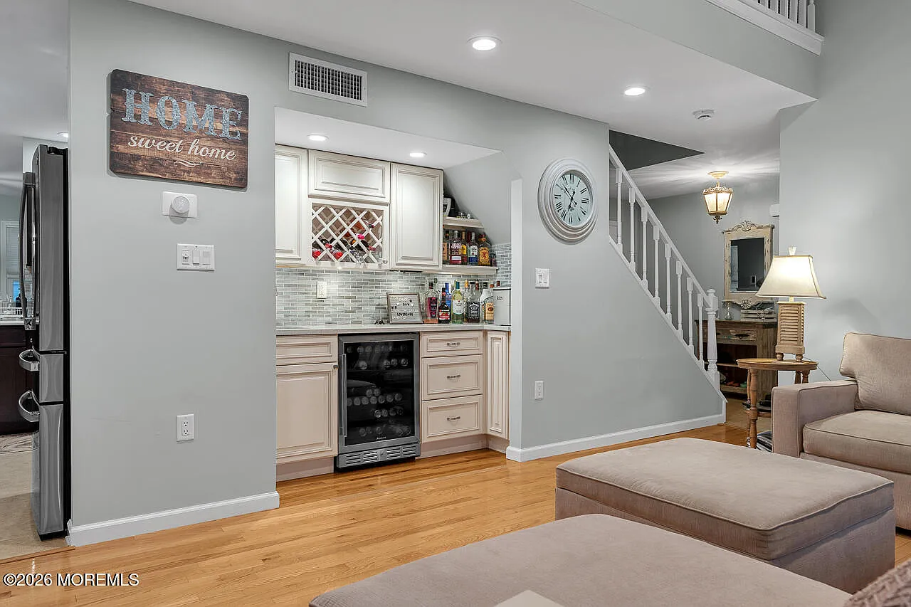 4 bed, 2003 sqft, $3,100 — Photo 4