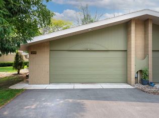 1215 S Nicolet Rd, Appleton, WI 54914