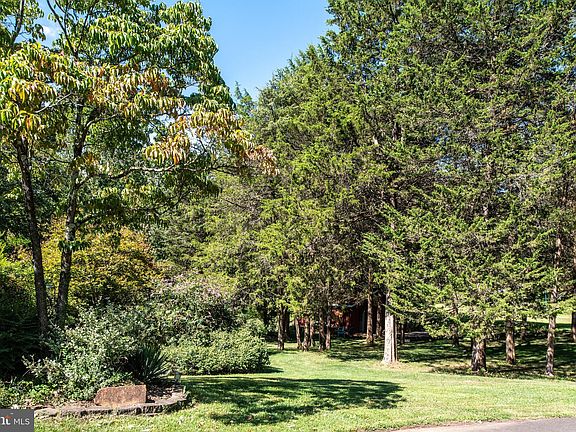 4th image of 9147 Hyde Ln