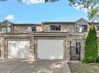 1468 N Picadilly Cir, Mount Prospect, IL 60056
