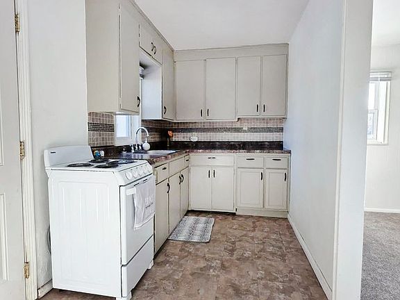 5th image of 702 8th Ave N #702