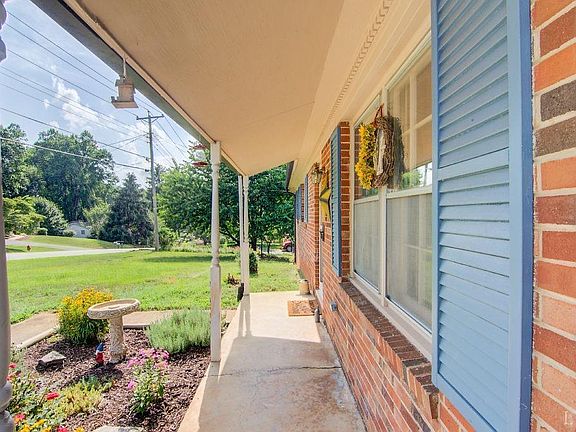 2nd image of 1722 Rainbow Forest Dr