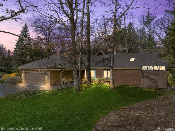 1165 Banbury Cir, Bloomfield Hills, MI 48302