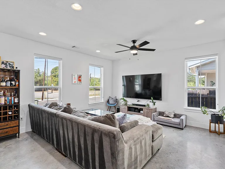 1309 Fort Branch Blvd — Photo 4