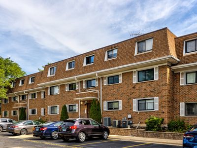 4166 Cove Ln APT F, Glenview, IL, 60025
