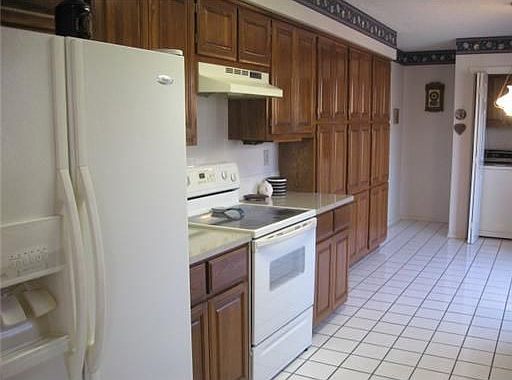 5th image of 14 Duxford Cir