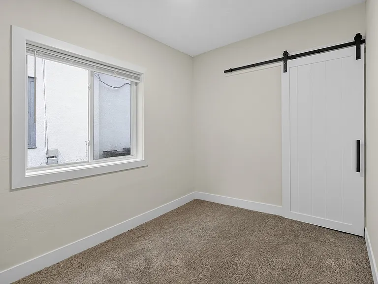 306 12th Ave NE #1 — Photo 11