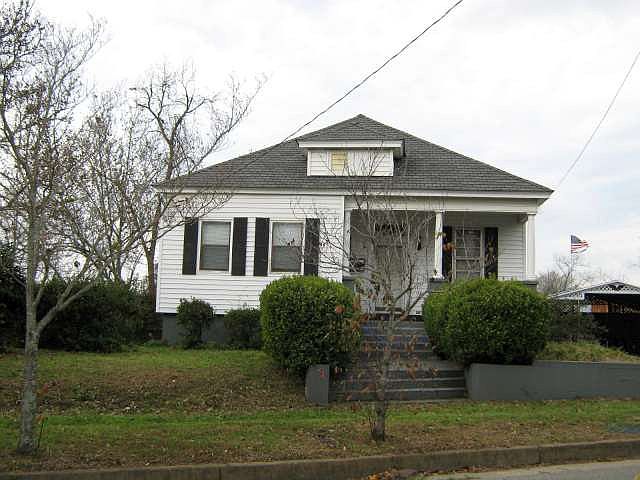 2nd image of 619 Felder St