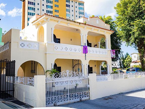 3rd image of 7 Castillo