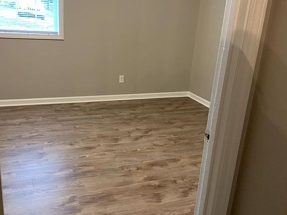 4th image of 135 Meadowlark Dr