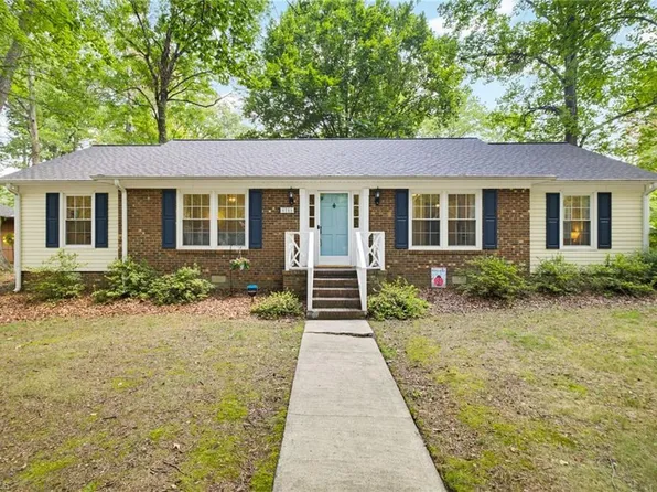 1711 Three Meadows Rd, Greensboro, NC 27455