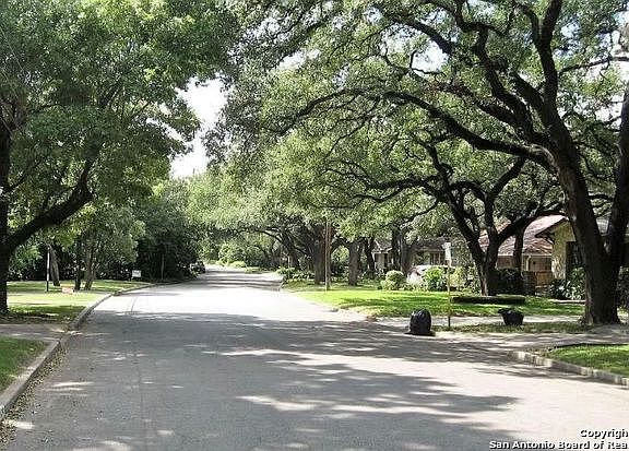 5th image of 114 W FAIR OAKS PL