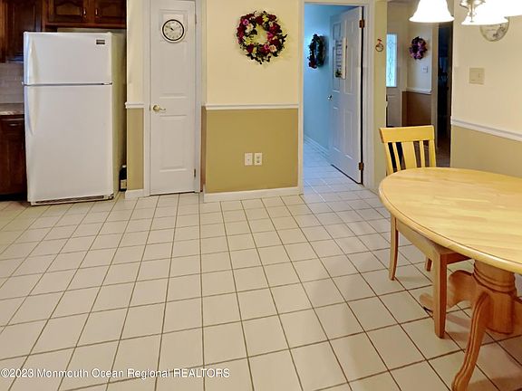 5th image of 1945 Quimby Court